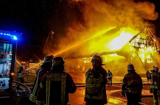 Die Feuerwehr war in der Nacht zu Mittwoch in Holzgerlingen in einem Großeinsatz. Foto: SDMG