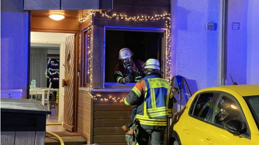 Die Feuerwehr musste am Samstagabend in Kuppingen einen Küchenbrand löschen. Foto: SDMG/SDMG / Schulz