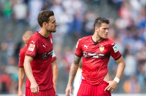 Neuer Vertrag: Christian Gentner (li.) bleibt dem VfB bis 2019 treu, Daniel Ginczek bis 2020. Foto: Baumann