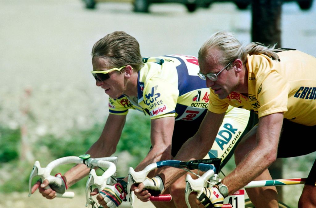 Greg LeMond:  Im April 1987 war Radprofi LeMond so gut wie tot. Bei einem Jagdunfall wurde der Amerikaner, der ein Jahr zuvor die Tour de France gewonnen hatte, von seinem Schwager lebensgefährlich verletzt, mehr als 60 Schrotkugeln landeten in seinem Körper. 1989 kehrte er zur Tour zurück, noch immer mit zahlreiche Kugeln im Rücken - und gewann nach einem dramatischen Duell mit acht Sekunden Vorsprung auf den Franzosen Laurent Fignon. 1990 folgte LeMonds dritter und letzter Triumph auf der Großen Schleife.