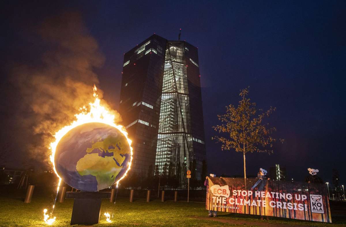 Klimaschützer fordern von der EZB mehr Rücksicht auf Umweltbelange. Foto: dpa/Boris Roessler