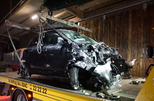 Das Auto der 18 Jährigen wurde so schwer beschädigt, dass es abgeschleppt werden musste. Foto: SDMG/Boehmler