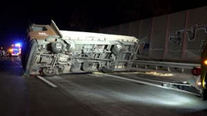 Ein Lkw-Unfall sorgte bei Kirchheim unter Teck für lange Staus auf der A8 nach München. Foto: 7aktuell.de/Alexander Hald