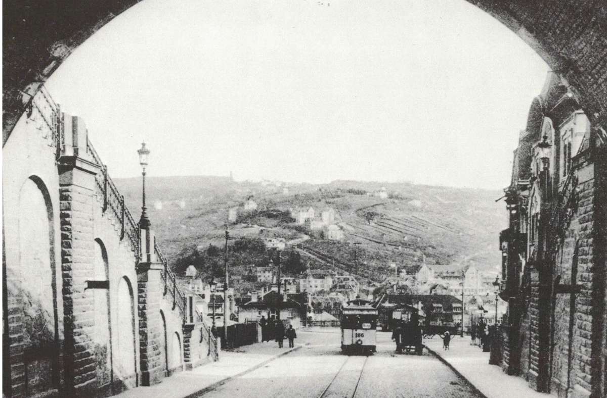 Blick aus dem Schwabtunnel in Richtung Degerloch vor mehr als 100 Jahren.