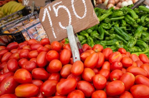 Tomaten sind im Sommer eine gute Wahl beim Essen. Foto: Imago/Chromorange/Andreas Poertner