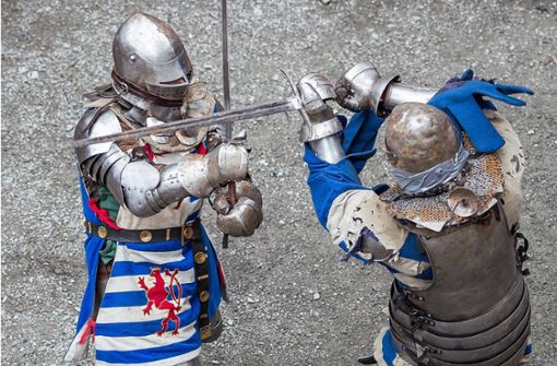 Zwei Ritter   beim Schwertkampf: Der „Ewige Reichslandfrieden“ sollte die ständigen Fehden beenden. Foto: imago/Eibner Europa