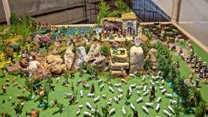 550 Figuren aus Terrakotta, darunter viele Handwerker wie Korbmacher bevölkern die Provenzalische Krippe. Foto: factum/Weise