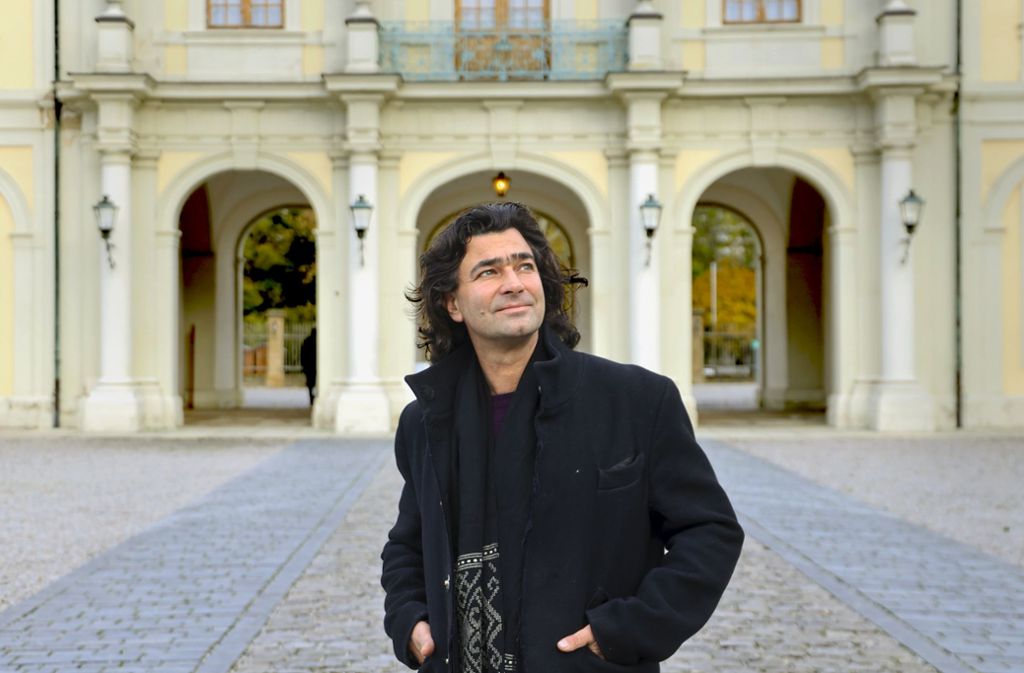 jochen-sandig-in-ludwigsburg-die-mauern-in-den-k-pfen-einrei-en-kultur