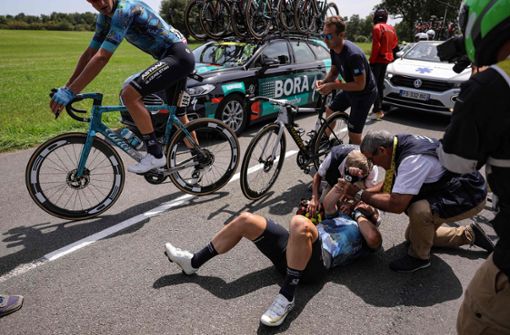 Am Samstag musste Mark Cavendish nach einem Sturz aufgeben. Foto: AFP/THOMAS SAMSON