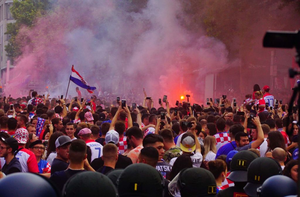 Bei den kroatischen Fans ein gewohntes Bild. Doch nach dem Finale eskaliert die Situation.