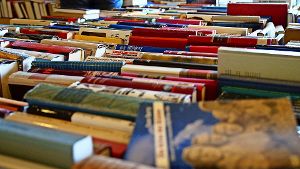Rund 5000 Bücher sind Jahr für Jahr für den Flohmarkt zusammengekommen. Sie wurden per Kilopreis verkauft. Foto: Wolfram Linnebach