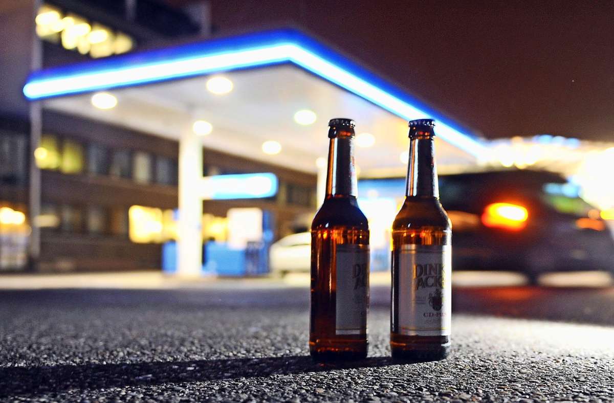 Ums Bier von der Tanke geht’s bei Jugendschutzkontrollen weniger – gefahndet wird nach hochprozentigem Alkohol Foto: dpa/Bernd Weißbrod