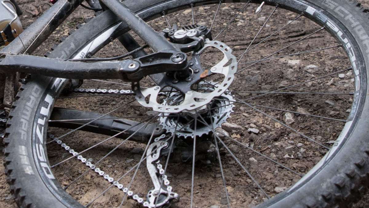 Stuttgart-Feuerbach: Mountainbiker verletzt sich bei Trick schwer