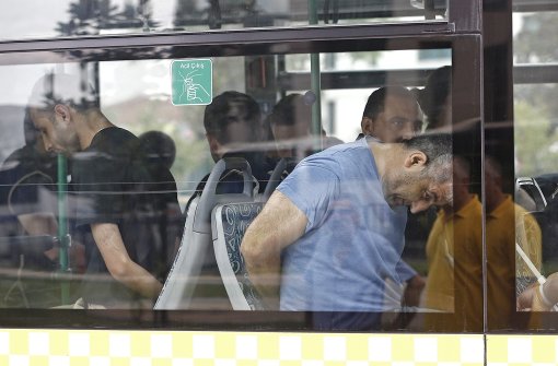 Die Verhaftungs- und Entlassungswelle in der Türkei betrifft nicht nur das Militär. Auch Akademiker, beamte und Journalisten sind betroffen. Foto: EPA
