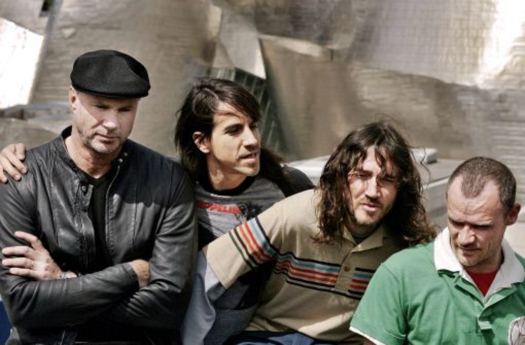 Das neue Album der Red Hot Chili Peppers ist für März 2011 angekündigt. Der Nachfolger des 2006 erschienen Doppelalbums Stadium Arcadium wird diesmal ohne John Frusciante (2. von rechts) auskommen müssen. Der Gitarrist der 2009 die Band verließ, wird von Josh Klinghoffe ersetzt.