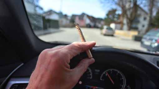 Cannabis am Steuer: Die Polizei in Sachsen-Anhalt will Verkehrskontrollen verstärken. Foto: Karl-Josef Hildenbrand/dpa