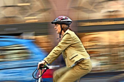 Mit dem Rad zur Arbeit: Ist gesund, umweltfreundlich und spart jetzt auch noch bares Geld. Foto: dpa/Frank Rumpenhorst