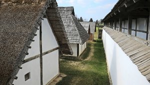 So soll es ausgesehen haben vor 2600 Jahren: Rekonstruktionen auf der Heuneburg. Foto: dpa