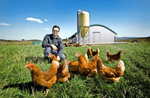 Für Max Jenz ist die Hühnerhaltung mehr als nur ein Geschäft,  und Eier sind  für ihn nicht bloß eine Ware. Foto: Ines Rudel