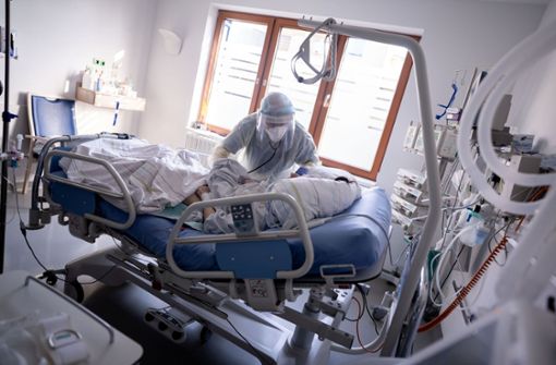 242 Menschen werden in Baden-Württemberg aktuell  wegen einer Corona-Infektion auf einer Intensivstation behandelt. Foto: dpa/Kay Nietfeld
