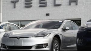 In einem Tesla Model 3 war in den USA ein Mann unterwegs – schlafend bei mehr als 100 Stundenkilometern. Foto: dpa