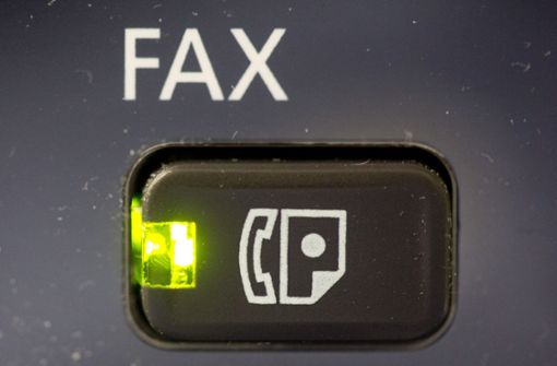 Viele Faxgeräte werden  hauptsächlich noch bei der Arbeit genutzt. Foto: Kay Nietfeld/dpa