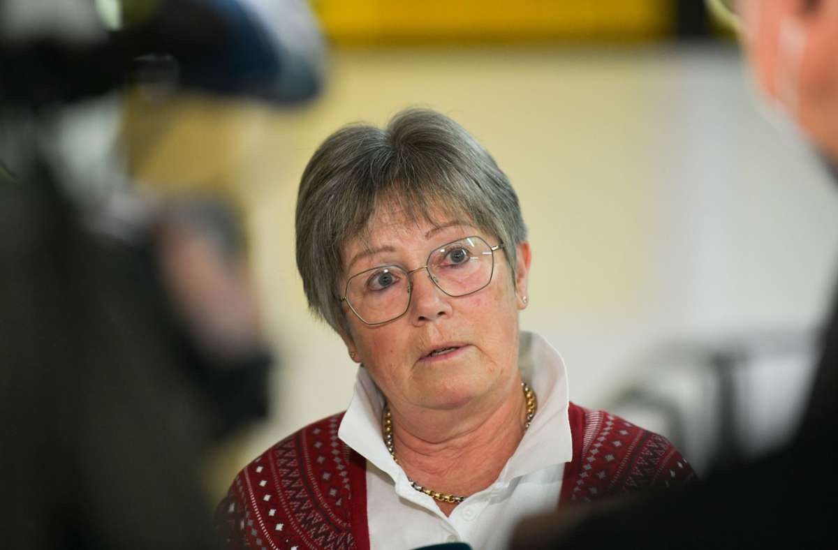Die Schwester des Mordopfers ist für die Wiederaufnahme des Prozesses am 30. November nach Stuttgart gekommen.