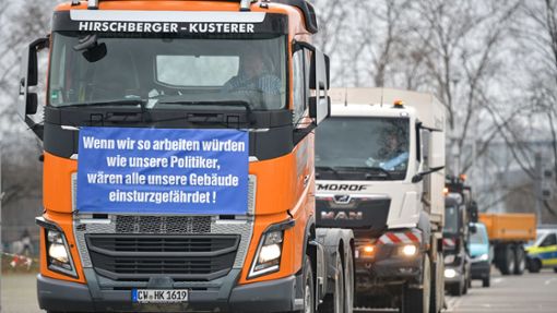 Schwere Lastwagen dominierten den Protestkonvoi. Foto: LICHTGUT/Max Kovalenko