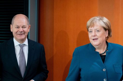 Zumindest Kanzlerin Angela Merkel (CDU) und Vizekanzler Olaf Scholz (SPD) sind mit der Arbeit ihrer Regierung ganz zufrieden. Foto: dpa/Kay Nietfeld
