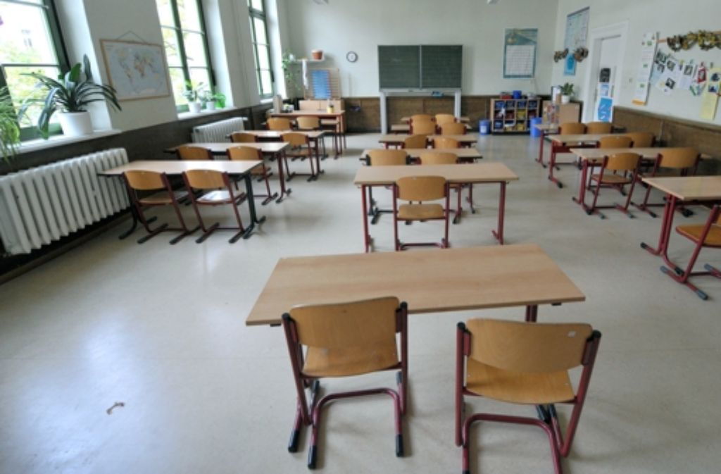 In einem Reutlinger Klassenzimmer bleiben die Reihen erst einmal leer. (Symbolbild) Foto: dpa-Zentralbild