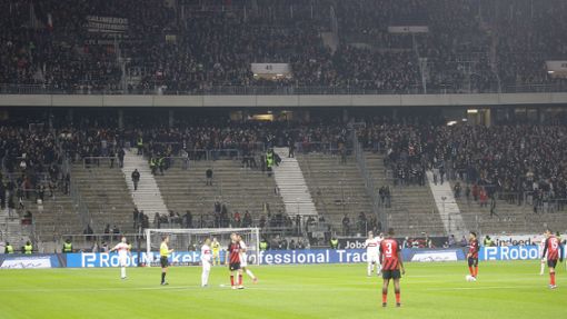 Die organisieren Fans von Eintracht Frankfurt blieben dem Spiel zunächst fern. Foto: Pressefoto Baumann/Hansjürgen Britsch