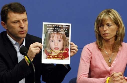 Kate und Gerry McCann mit einem Foto ihrer vermissten Tochter Maddie Foto: ddp