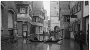 Weihnachten  1919 fiel in Waiblingen  ins Wasser. Dieses und andere Hochwasser führten dazu, dass die Rems begradigt wurde. Dazu  informiert im Mai ein Vortrag. Foto: Stadtarchiv Waiblingen