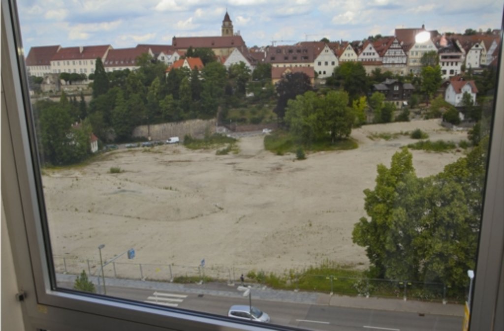 Blick aus dem Leonberger Rathaus auf den Bauplatz und die Altstadt. Foto: Peter-Michael Petsch