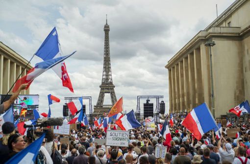 Franzosen protestieren gegen  Coronamaßnahmen der Regierung. Foto: dpa/Rafael Yaghobzadeh
