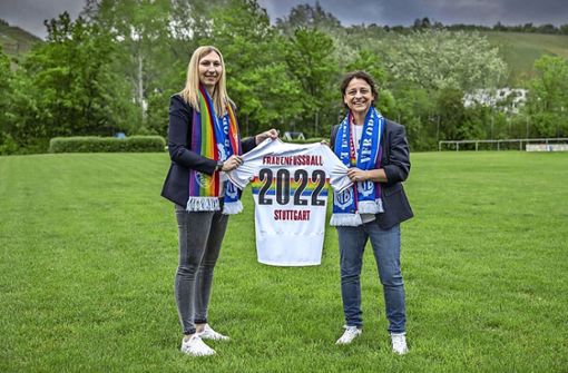Lisa Lang (li.) und Oriana D’Aleo wollen den Frauenfußball in Stuttgart gemeinsam voranbringen. Foto: VfB /uttgart