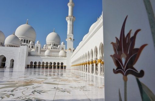 Die Scheich-Zayid-Moschee in Abu Dhabi, der Hauptstadt der Vereinigten Arabischen Emirate. Sie ist die achtgrößte der Welt. Foto: Eva Dähne