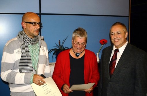 Stefan Molsner, Ursula Fechner und Hans Peter Steidle (von links) haben die Ehrenmünze der Stadt bekommen. Foto: Jürgen Brand