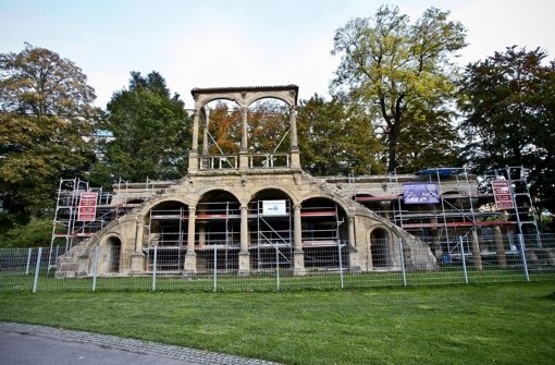 Noch bis Anfang November ist die Lusthaus-Ruine eingerüstet, weil am Gewölbe gearbeitet wurde. Foto: Peter Petsch
