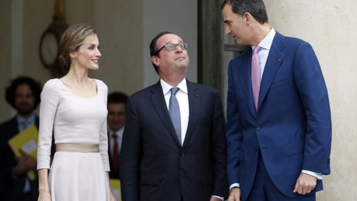 Hollande verrenkt sich den Hals