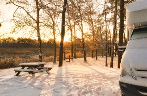 Winterromantik pur: In Deutschland gibt es viele schön gelegene Campingplätze, die ganz besonders in der kalten Jahreszeit reizvoll sind.