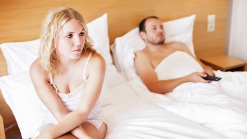 Vor allem Frauen leiden in Langzeitbeziehungen unter Lustlosigkeit. Viele fragen sich dann: lohnt Sex sich überhaupt? Foto: imago / stock&people