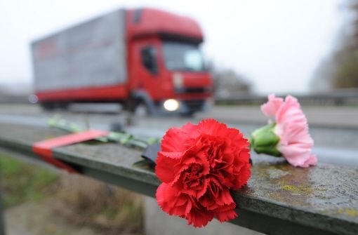Sechs Menschen kamen auf der Autobahn 5 bei Offenburg ums Leben. Wie genau sich die Tragödie zugetragen hat, ist aber immer noch nicht ganz klar. Foto: dpa