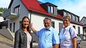 Isabel Hetterich, Werner Rabe und Andrea Bremer (von links) sind stolz auf den Neubau an der Eichenparkstraße. Foto: Caroline Holowiecki