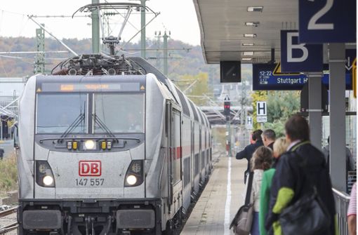Ein Zug im Bahnhof Böblingen: Geht es für ihn künftig in einen Pfaffensteigtunnel und Richtung Flughafen weiter? Foto: factum/Simon Granville