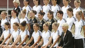 Mit großer Vorfreude und reichlich Selbstbewusstsein startet Titelverteidiger Deutschland in seine Gold-Mission bei der Heim-WM der Fußball-Frauen.  Foto: AP