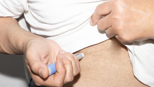 Diabetes- und Abnehmmedikamente spritzt man sich unter die Haut – in den Bauch, Arm oder Oberschenkel. Foto: Imago/Pond5 Images/xaniloracru631x