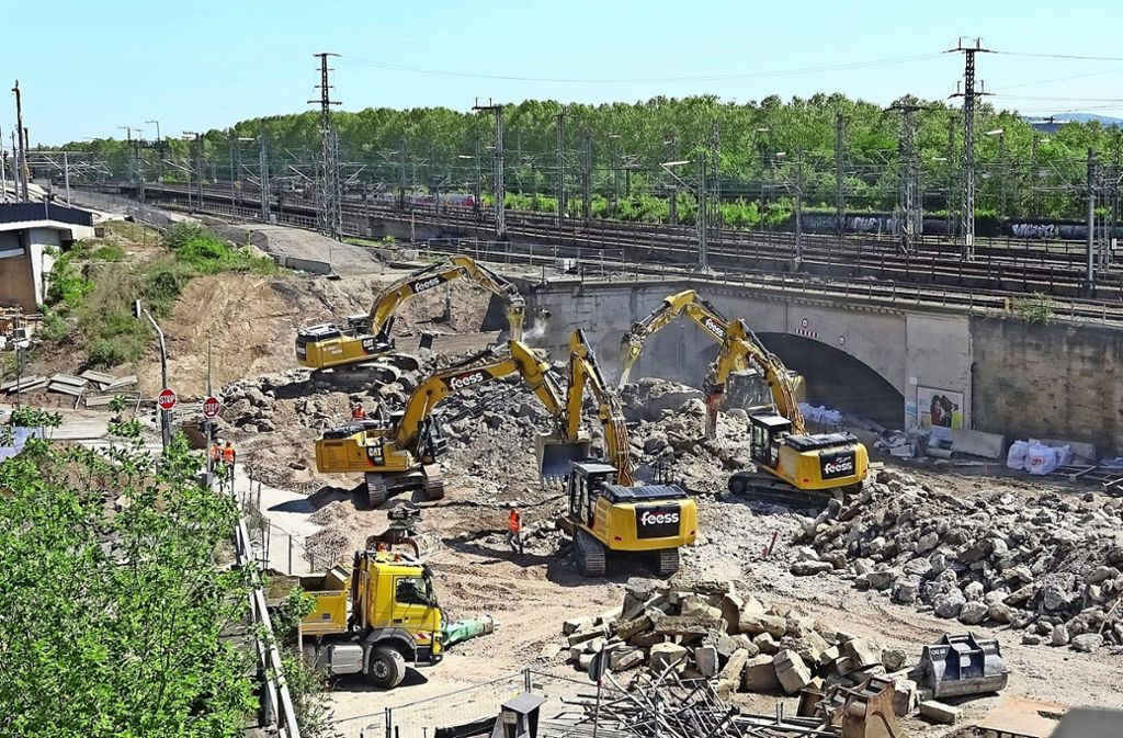 Rückbau der Brücke an der Wolframstraße – hier sollen Ende 2019 zwei    Behelfsrampen entstehen. Foto: Arnim Kligus