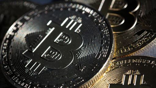 Die berühmteste Kryptowährung ist Bitcoin. Die Kurse schwanken jedoch enorm. (Symbolbild) Foto: dpa/Fernando Gutierrez-Juarez