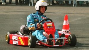 Michael Schumacher beginnt seine Karriere im Kart - mit fünf Jahren fährt er seinen ersten Sieg ein. Doch ... Foto: dpa
